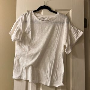 NWOT gap top with cute sleeves